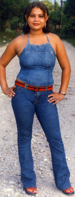 Date this attractive Honduras girl Rosa from  N2401
