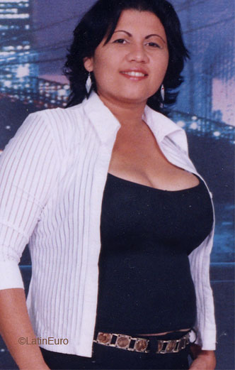 Date this foxy Honduras girl Silvia from La Ceiba N2403