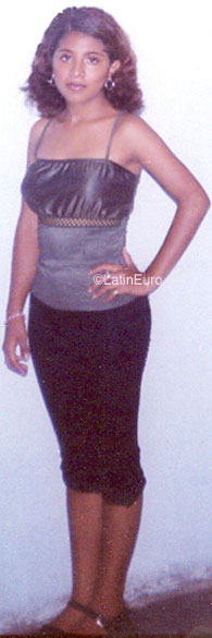 Date this sensual Honduras girl Karen from Yoro N2454