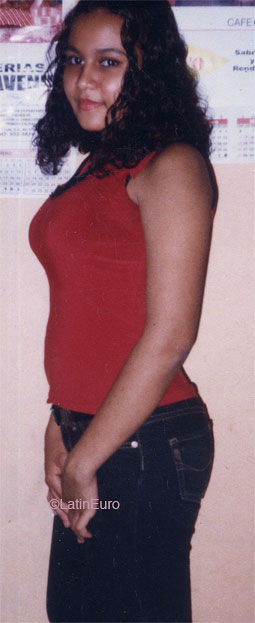Date this athletic Honduras girl Leticia from  N2473