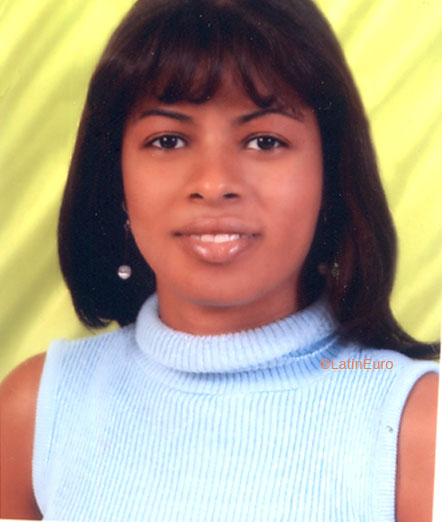 Date this lovely Dominican Republic girl Ginnette from Santo Domingo N2510