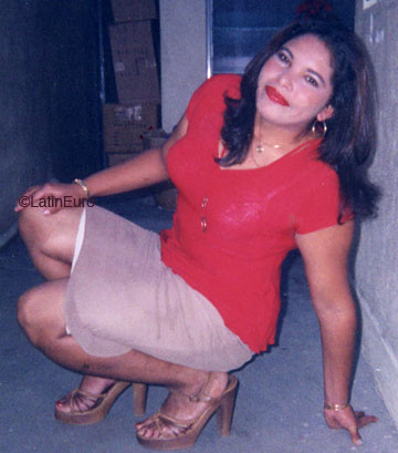 Date this athletic Honduras girl Carmen from Danli N2554