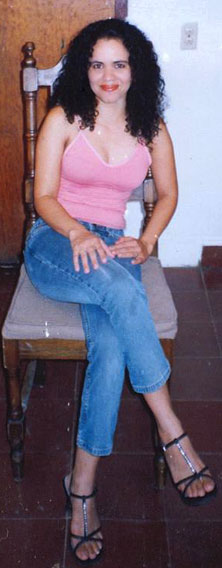 Date this attractive Honduras girl Carolina from Yoro N2627