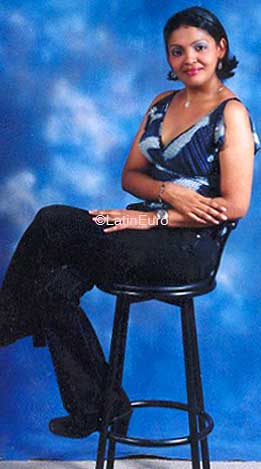 Date this foxy Any Country girl Selenia from  N2761