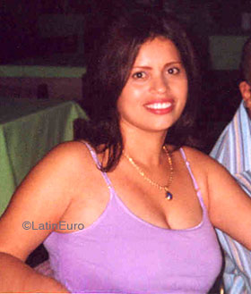 Date this gorgeous Honduras girl Zoila from Tegucigalpa N2860