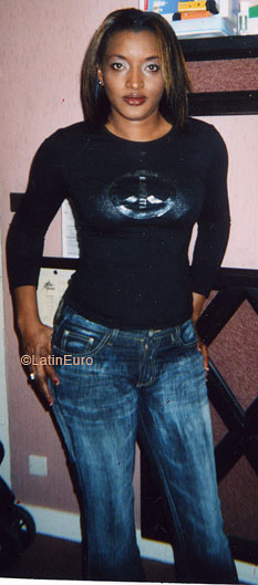 Date this stunning France girl Idrissa from  N3025