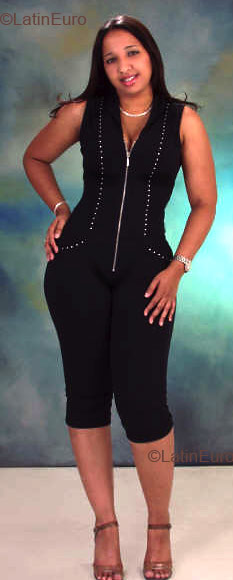Date this georgeous Dominican Republic girl Jissel from Santo Domingo N463