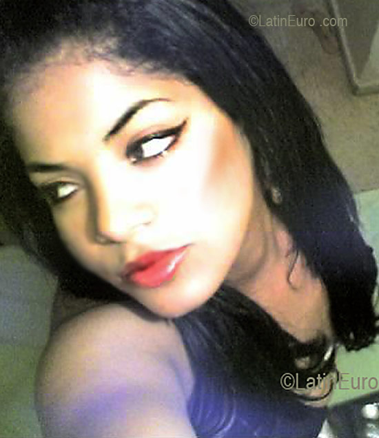 Date this funny Dominican Republic girl Luz from Santo Domingo N479