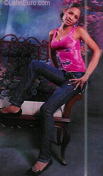 Date this funny Dominican Republic girl Carolina from Santiago N520