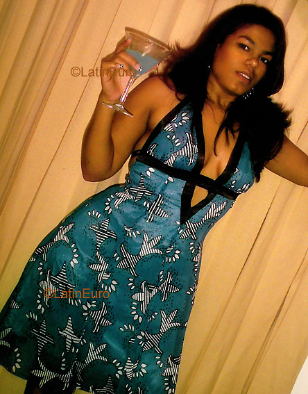 Date this beautiful Dominican Republic girl Leslie from Santo Domingo N978