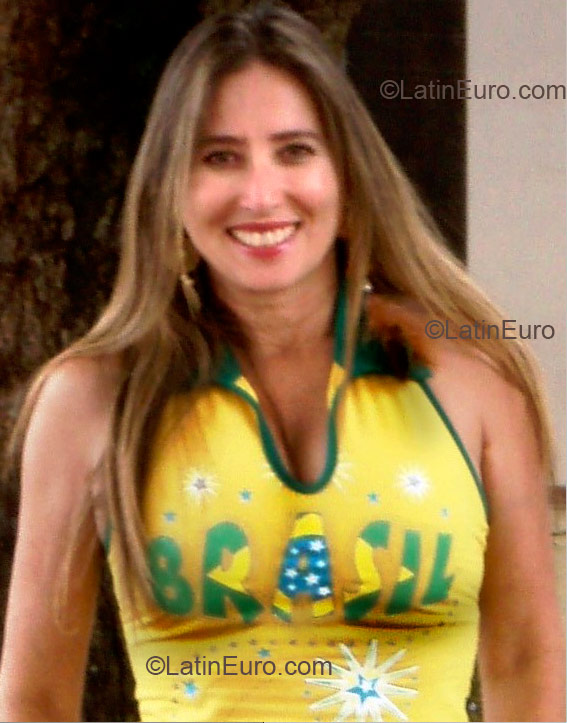 Date this attractive Brazil girl Leila from Franca B1381