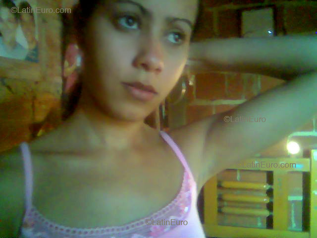 Date this beautiful Brazil girl Vanessa from Goiania B2144
