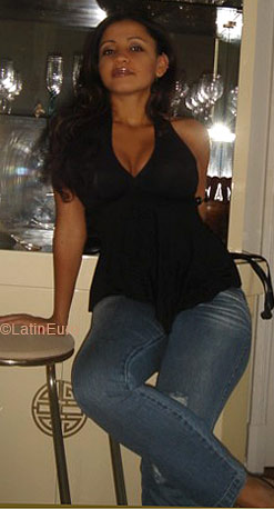 Date this voluptuous Brazil girl Monica from RIO DE JANEIRO B6571