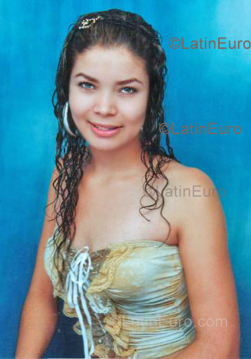 Date this foxy Colombia girl Yessica from  C8868