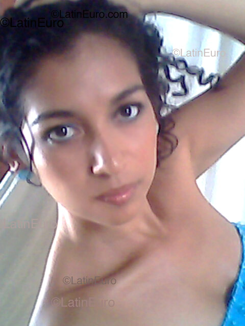 Date this athletic Colombia girl Nida from  C8936