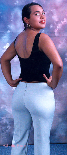 Date this sensual Honduras girl Yovana from San Pedro Sula N3851