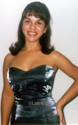 Date this attractive Brazil girl Flavia from GOIANIA B9916