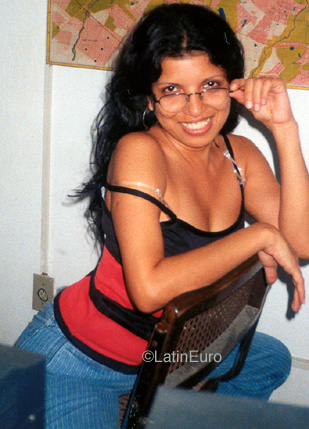 Date this nice looking Brazil girl Neila from BARRA B9849