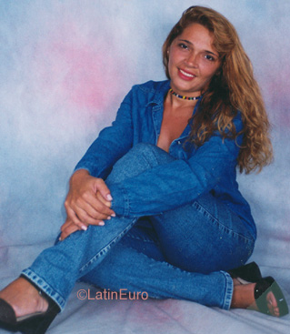 Date this funny Brazil girl Regina from MARTINS B9770