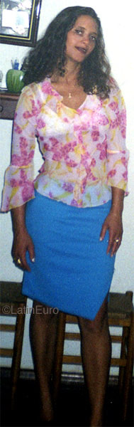 Date this happy Brazil girl Ana from NOVA FRIBURGO B9638