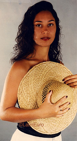 Date this fun Brazil girl Eliza from JUATUBA B9571