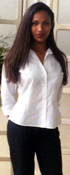 Date this charming Brazil girl Adriana from JACAREI B9473
