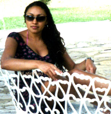 Date this good-looking Brazil girl Adriana from DIAS B9454