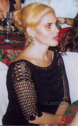 Date this nice looking Brazil girl Anna from GOIANIA B9350