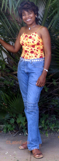 Date this voluptuous Any Country girl Belkys from  N3715