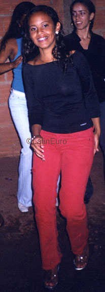 Date this georgeous Brazil girl Leilane from BARREIROS B9349