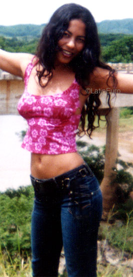 Date this hot Brazil girl Elaine from  B9080