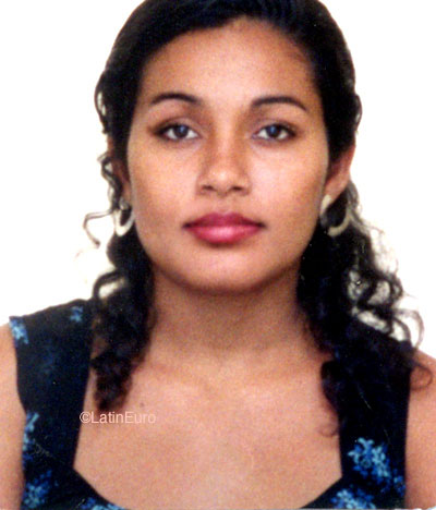 Date this happy Brazil girl Rijane from JABOATAO B9041