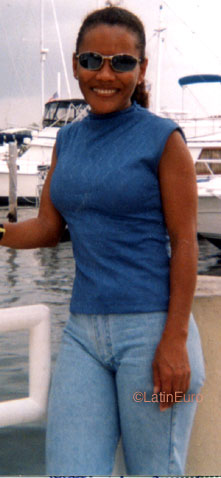 Date this attractive Brazil girl Nercy from RIO DE JANEIRO B9000