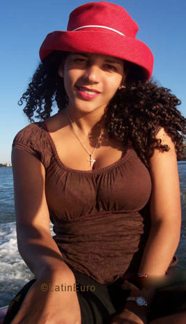 Date this athletic Brazil girl Vanessa from  B5457