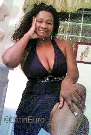 Date this foxy Colombia girl Raquel from Buenaventura US82