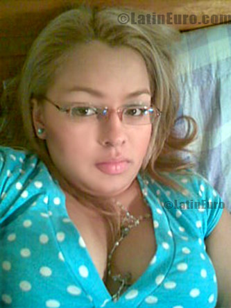 Date this exotic Colombia girl Deisy Milena from Bogota CO106