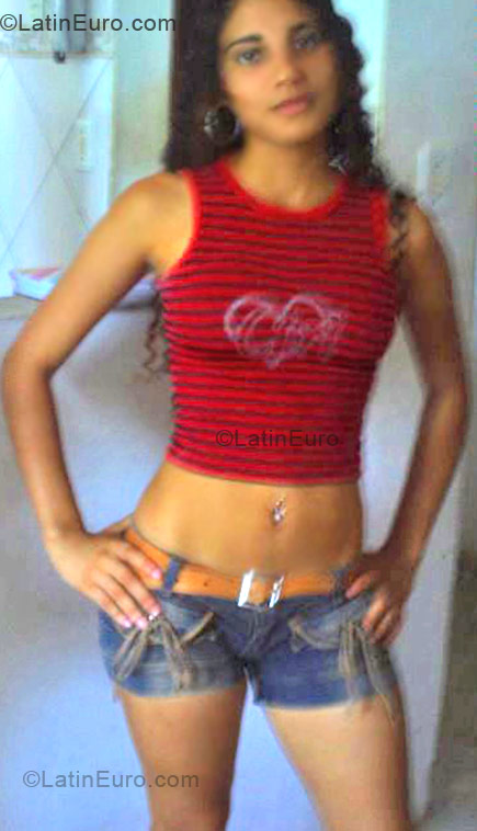 Date this charming Brazil girl Camila from Salvador BR177