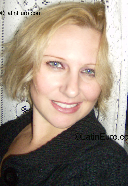 Date this sultry Brazil girl Daniela from Novo Hamburgo BR353