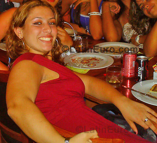 Date this passionate Brazil girl Serlayne Marins from Itaborai BR413