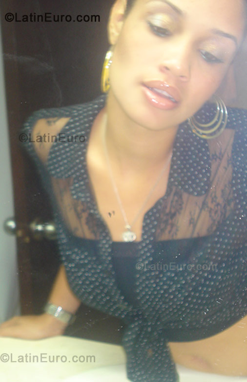 Date this attractive Dominican Republic girl Lorena from  DO331