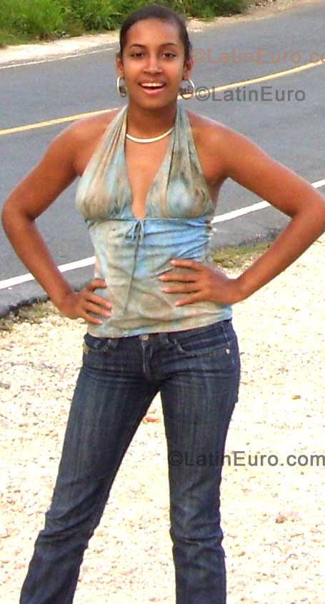 Date this delightful Dominican Republic girl Perla from Bonao DO335