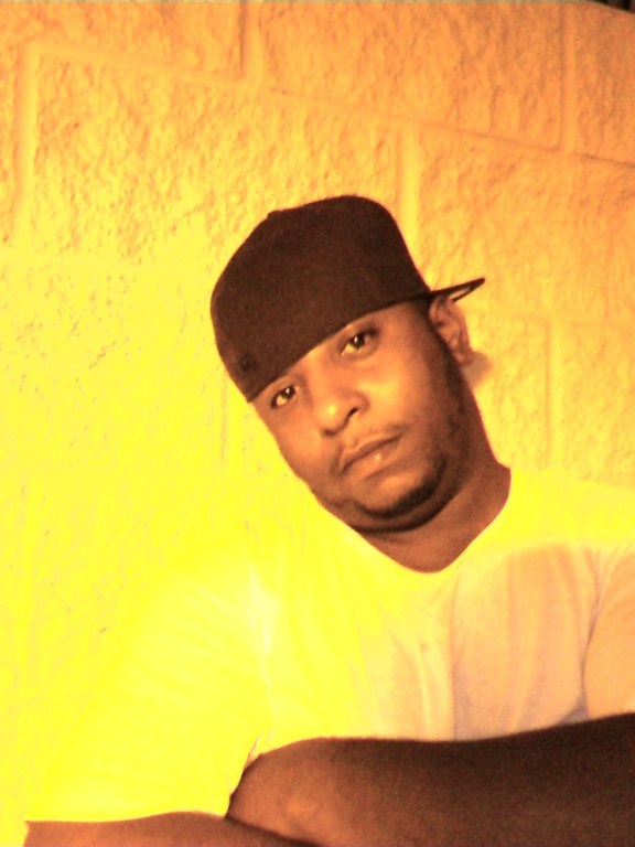 Date this young United States man Feaonthado from Bridgeport US1179