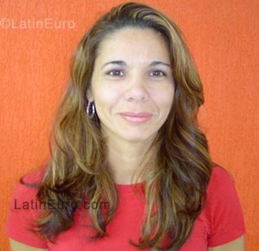 Date this lovely Brazil girl Kelly Cristina from Tubarao BR712