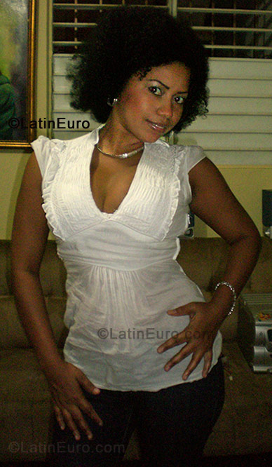 Date this foxy Dominican Republic girl Madelin from Santiago DO522