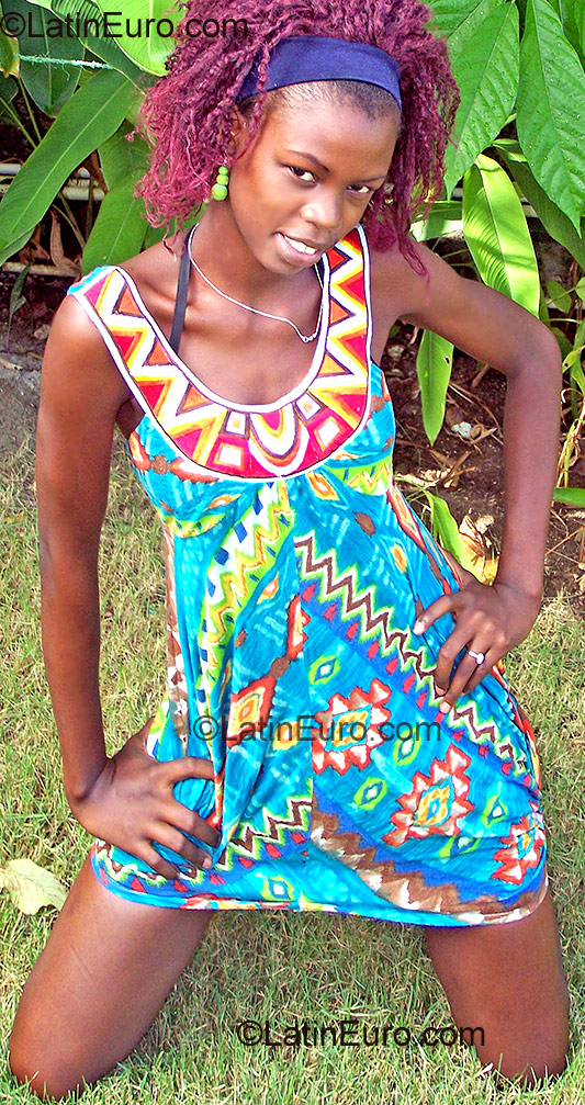 Date this attractive Dominican Republic girl Marisa from Santo Domingo DO636