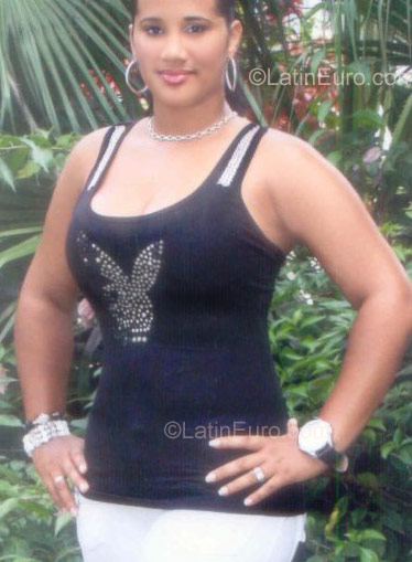 Date this nice looking Dominican Republic girl Brenda from  DO649