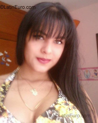 Date this nice looking Colombia girl Steffany from Medellin CO600