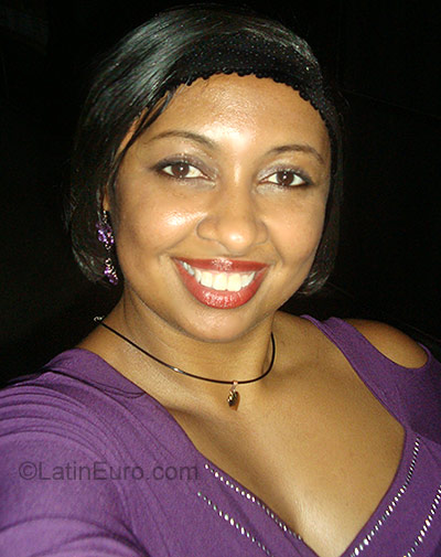 Date this good-looking Brazil girl Mirian from Marica BR930