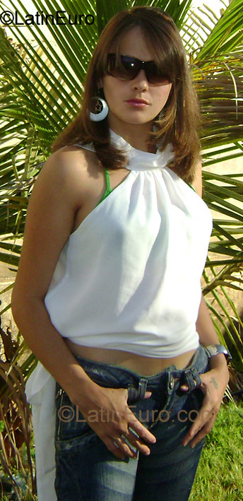 Date this fun Brazil girl Amanda Aparecida from Sao Jose dos Salgados BR1024