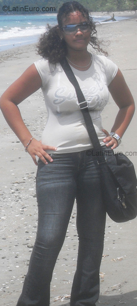Date this sultry Dominican Republic girl Clairet Rosario from Santo Domingo DO825